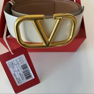Brand new Valentino belt. Size 95/30mm. I ordered the wrong size:)